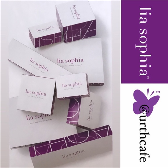 White Heart Pedals Pendant Cut Crystals Necklace - Picture 13 of 16